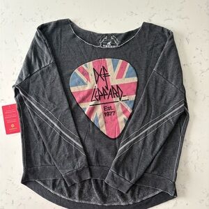 Women’s black graphic vintage style Def Leppard Trunk Ltd. sweatshirt size large